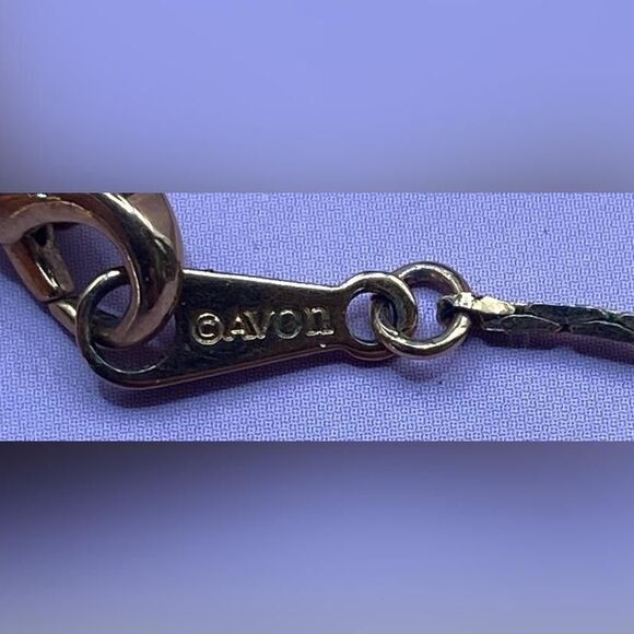 Avon Teardrop Faux Pearl Rhinestone Pendant Necklace Gold Tone Herringbone Chain - Picture 4 of 6